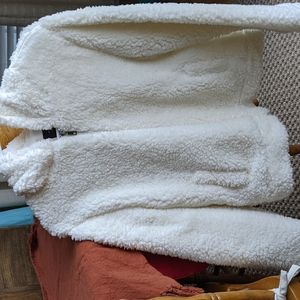 Active USA Jacket/ Large/ Off-white Cream